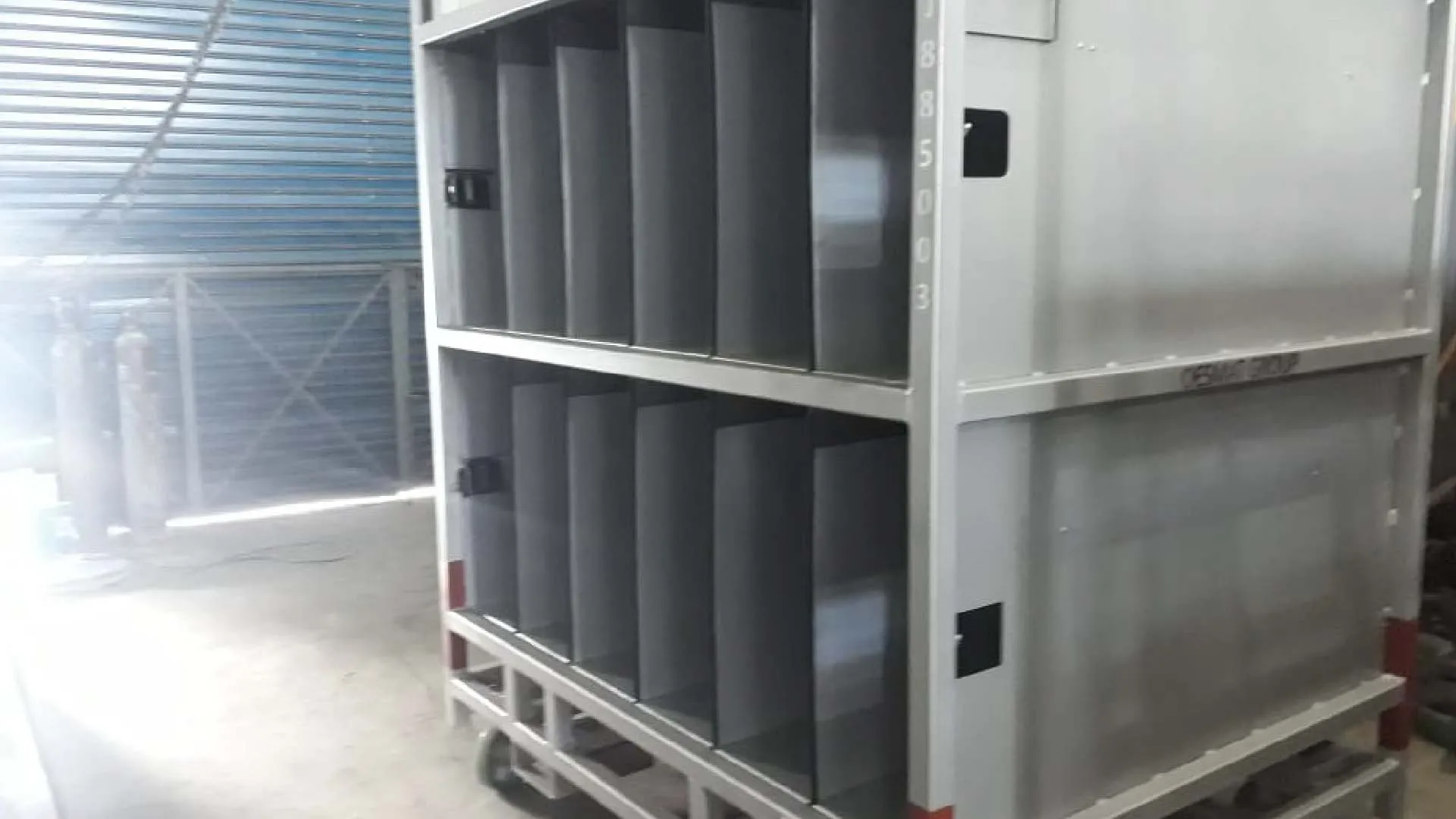 Fabricación de racks y carros metálicos